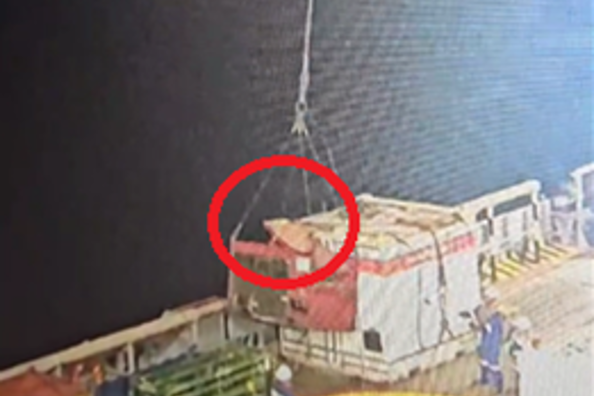 Safety flash cargo collision 1 2 1200x800 - SAFETY FLASH: CARGO COLLISION DURING BACKLOADING OPERATION