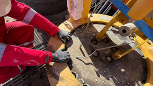 Safety flash finger injury 3 - SAFETY FLASH: DECK INJURY DURING PRESSURE CAP RELOCATION